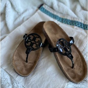 Tory Burch Size 9
Miller Cloud Leather Thong Sandals